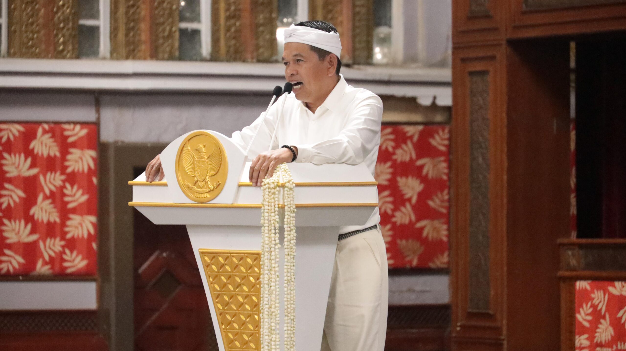 Di sore hari bertempat di Aula Pusat Dakwah Islam Jawa Barat (PUSDAI), Kamis (07/08/2025) Gubernur Jawa Barat di Sambut Gemuruh yang hangat, Para pengiat olahraga masyarakat dari Kota, Kabupaten di Jawabarat. telah mensukses Jawa Barat menjadi Juara umum di FORNAS VIII - NTB 2025.