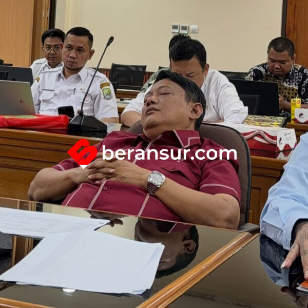 Tidur, Dirut Tirta Patriot Kota Bekasi Rapat di DPRD