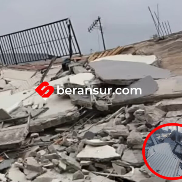 Tembok Bangunan Parkir Ambruk Timpa Beberapa Mobil dan Motor
