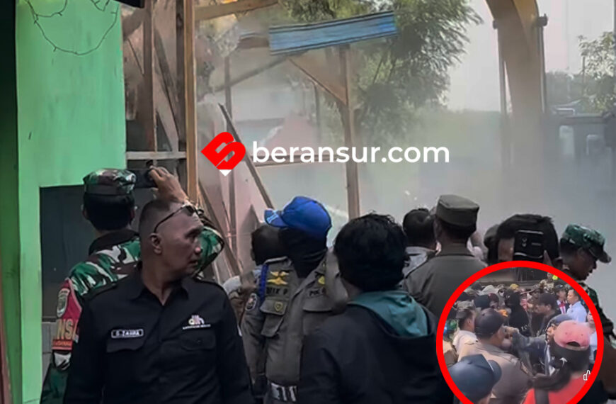 Protes Penertiban Bangunan Liar di Bantaran Kalimalang Cikarang Selatan