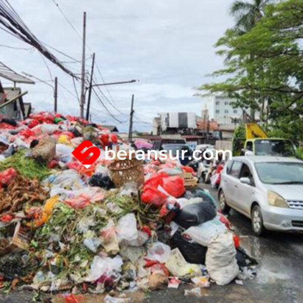 Sampah di Tangerang Selatan Belum Usai, Tumpukan Meluber hingga Tutupi Jalan di Ciputat