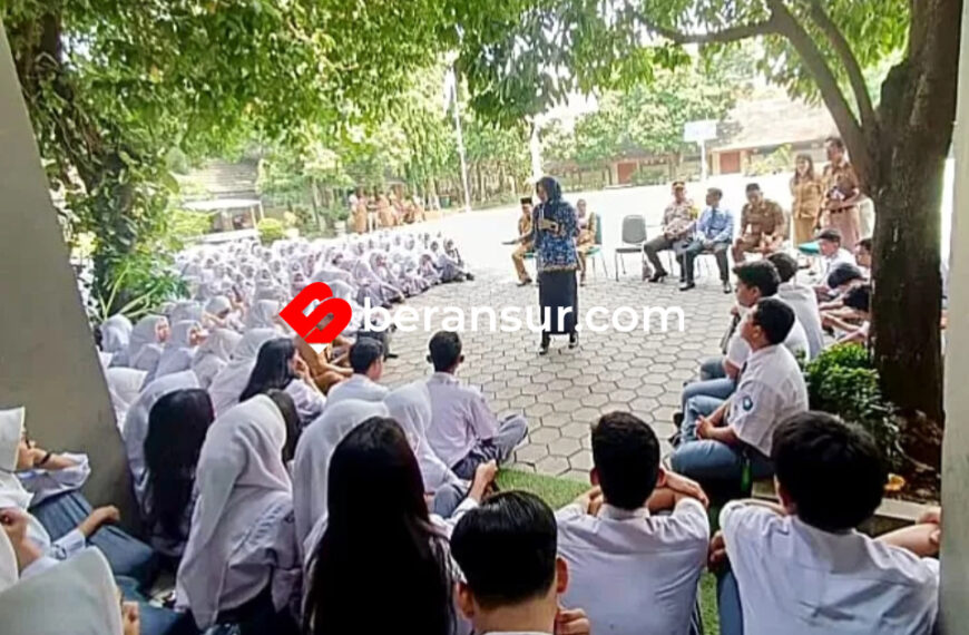 Ratusan Pelajar SMAN 1 Babelan Kabupaten Bekasi, Kompak Gelar Aksi Protes ” Pungli “