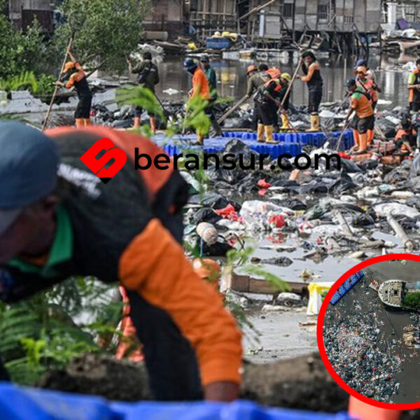 Sampah yang Menumpuk Dikawasan Muara Baru