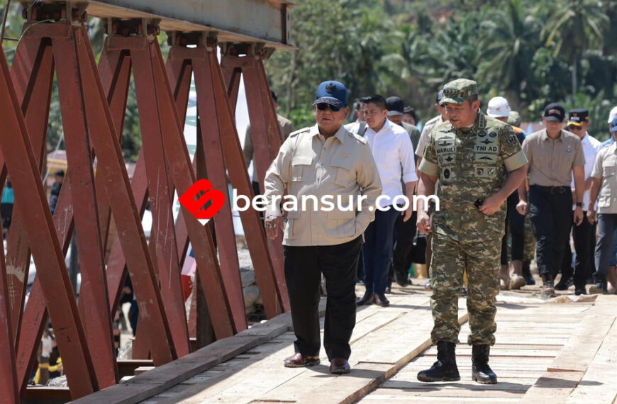 Presiden Prabowo Tinjau Jembatan Bailey Sungai Garoga
