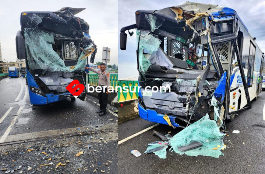 2 Bus TransJakarta ‘Adu Banteng’ di Cipulir Gegara Sopir Tertidur