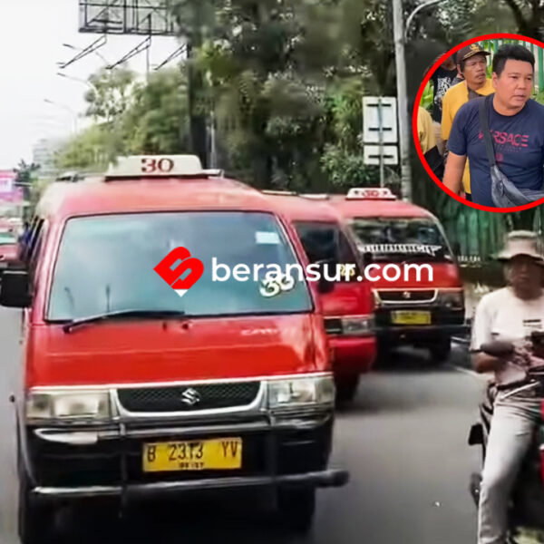 Protes Peluncuran ‘Trans Beken’, Puluhan Sopir Angkot Bekasi Kepung GOR Chandrabaga