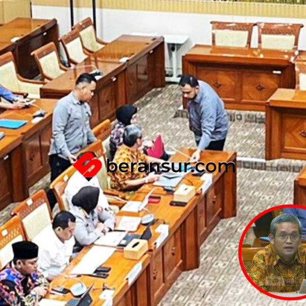 Komisi III DPR Usir Pengembang dari Rapat BAhas Mushola