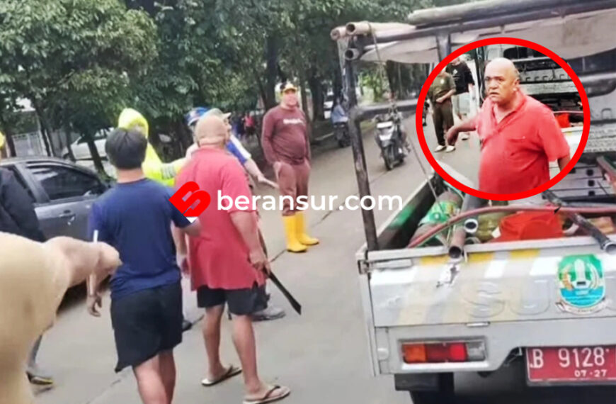 Viral! Wali Kota Bekasi Tri Adhianto Diancam Golok Saat Pimpin Penertiban PKL