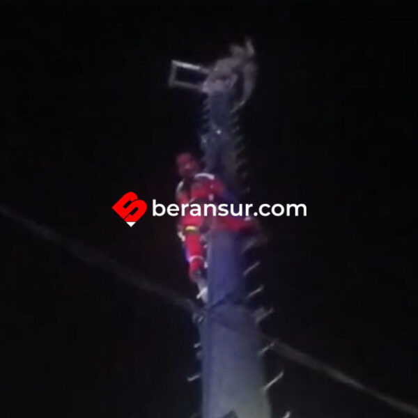 Dramatis, Damkar Bekasi Panjat Tower 20 Meter demi Remaja yang Diduga Punya Masalah Asmara