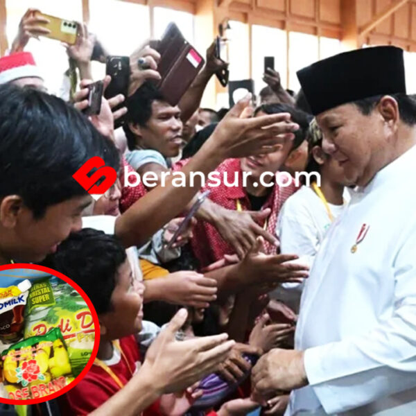 Warga ‘Unboxing’ Bingkisan “Open House” Presiden Prabowo, Apa Saja yang Diterima?