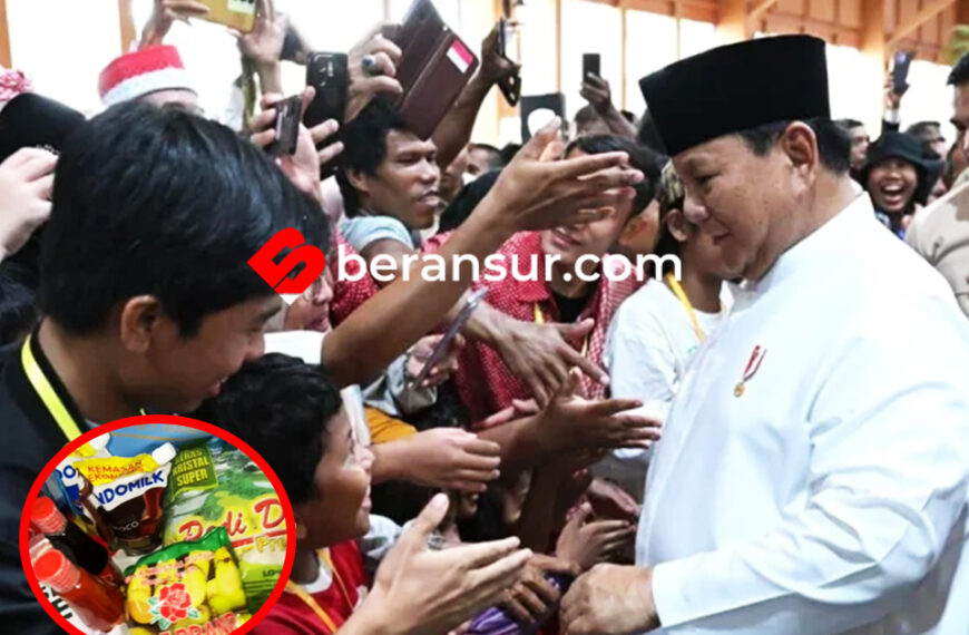 Warga ‘Unboxing’ Bingkisan “Open House” Presiden Prabowo, Apa Saja yang Diterima?