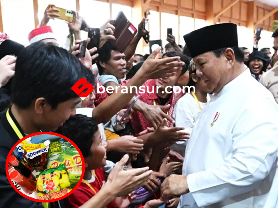 Warga ‘Unboxing’ Bingkisan “Open House” Presiden Prabowo, Apa Saja yang Diterima?