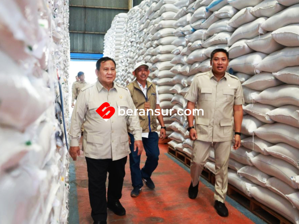 Pastikan Ketahanan Pangan Nasional, Presiden Prabowo Lakukan Sidak ke Gudang Bulog Magelang