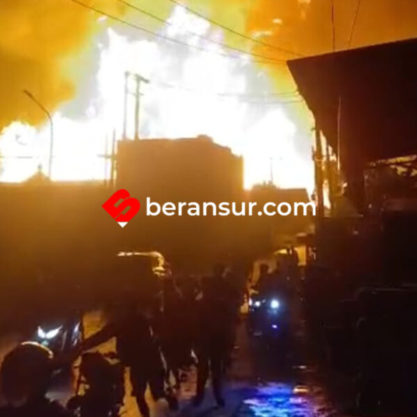 Kebakaran Pabrik Gas di Bekasi Timur Regency Cimuning, Warga Sempat Dengar Ledakan