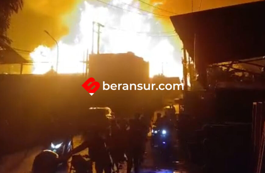 Kebakaran Pabrik Gas di Bekasi Timur Regency Cimuning, Warga Sempat Dengar Ledakan