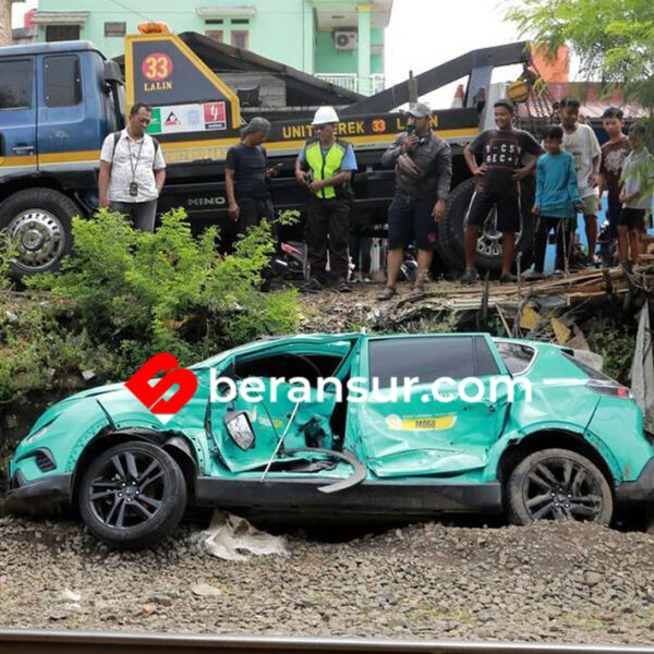 Menhub Akan Panggil Taksi Green SM Imbas Tabrakan KA Argo Bromo dengan KRL