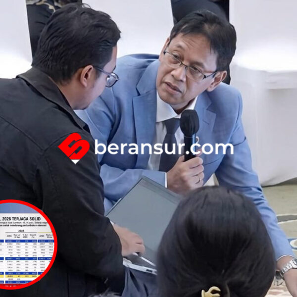 Gaya Santai Purbaya, Jelaskan Fiskal RI Sambil Lesehan