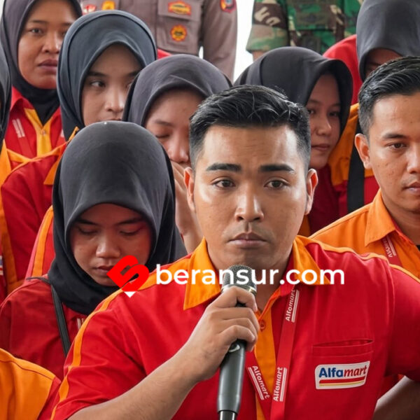 18 Gerai Ritel Modern Ditutup, Ratusan Karyawan Gelar Demo di Depan Kantor Bupati