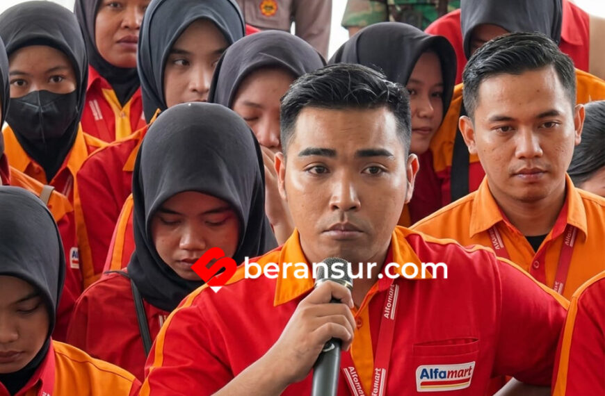 18 Gerai Ritel Modern Ditutup, Ratusan Karyawan Gelar Demo di Depan Kantor Bupati
