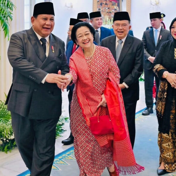 ​Momen ‘Mesra’ Prabowo dan Megawati di Hari Lahir Pancasila: Senyum Lebar Sambil Pegangan Tangan dan Sampai Duduk Bareng