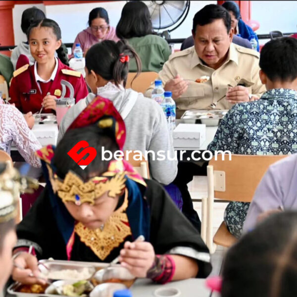 Momen Akrab Presiden Prabowo Santap ‘Makan Bergizi Gratis’ Bersama Ortu dan Siswa Sekolah Rakyat di Bali