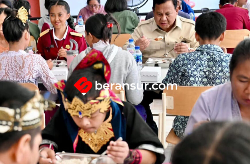 Momen Akrab Presiden Prabowo Santap ‘Makan Bergizi Gratis’ Bersama Ortu dan Siswa Sekolah Rakyat di Bali