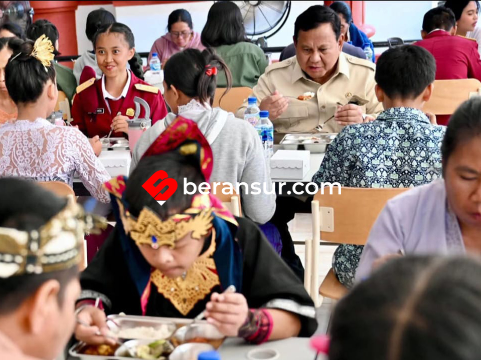 Momen Akrab Presiden Prabowo Santap ‘Makan Bergizi Gratis’ Bersama Ortu dan Siswa Sekolah Rakyat di Bali