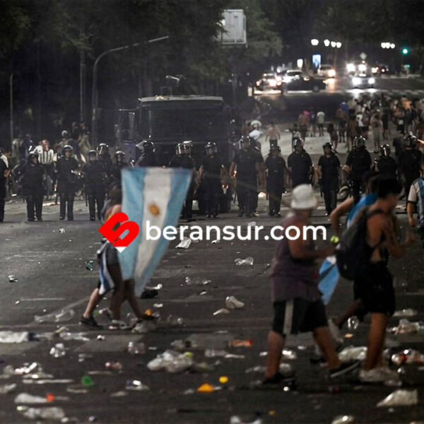 Kalah dari Spanyol, Suporter Argentina Ricuh Hingga Bentrok dengan Polisi di Buenos Aires