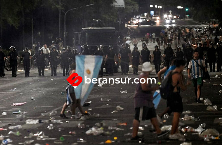 Kalah dari Spanyol, Suporter Argentina Ricuh Hingga Bentrok dengan Polisi di Buenos Aires