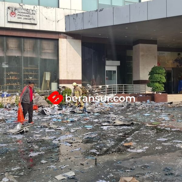 Damkar Sisir Gedung Bapenda DKI, Pastikan Tidak Ada Titik Api