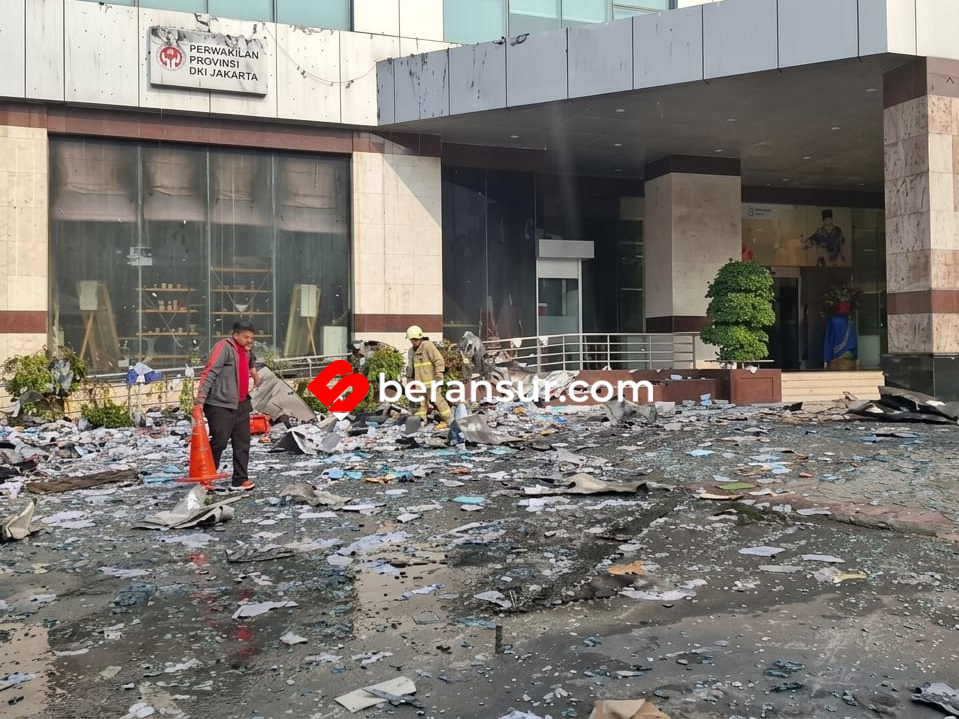 Damkar Sisir Gedung Bapenda DKI, Pastikan Tidak Ada Titik Api