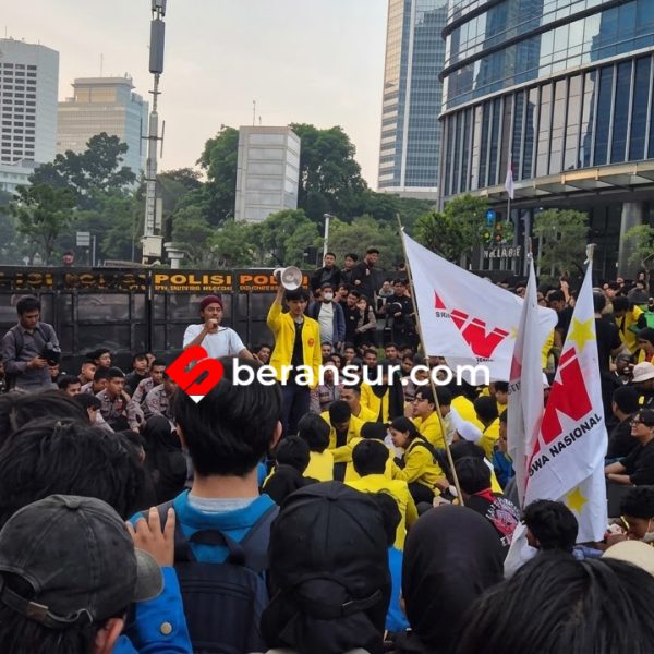 Tertahan di Sudirman, Massa BEM UI Sempat Debat dengan Kapolres Jakpus