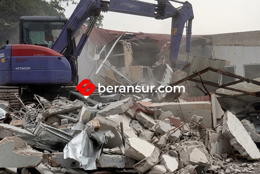 Hancur Seketika! Detik-detik Klaster Mewah Di Lapas Cibinong Dirobohkan Ekskavator