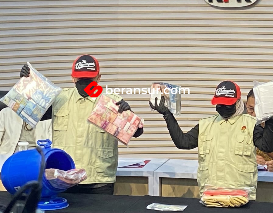 KPK Temukan Uang Rp934 Juta Hasil OTT Pemkab Klaten di Dalam Tong Biru
